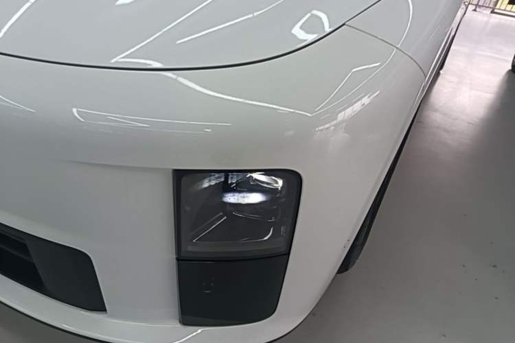Used Li Auto i6 2025 Model Two-Wheel-Drive Standard Type
