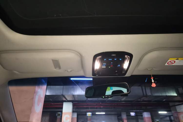 Used Toyota Harrier 2022 2.0L CVT Two-Wheel Drive Deluxe Edition
