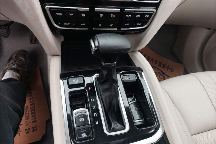 Used GAC Trumpchi GS8 2017 320T Two-Wheel Drive Luxury Smart Connectivity Version (7 Seats) Gear Lever