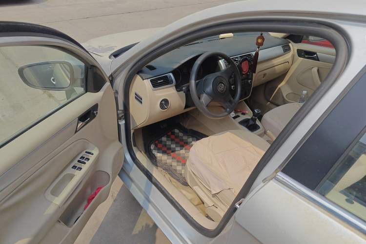 Used Volkswagen Bora 2011 1.6L Manual Fashion Edition Driver Seat