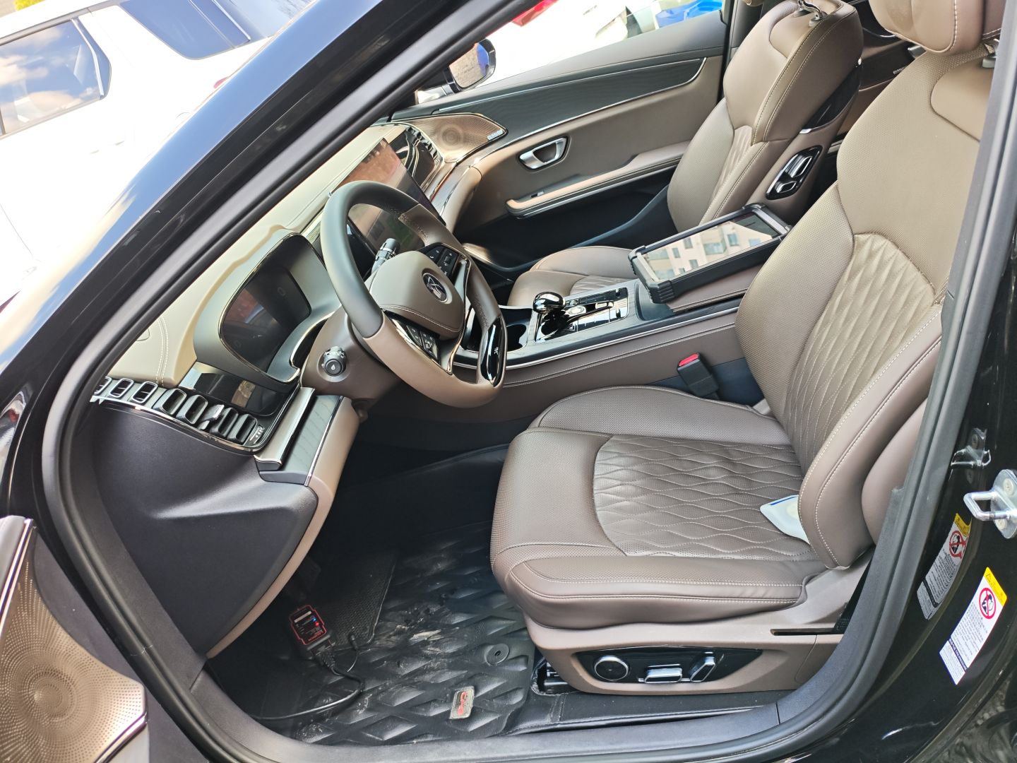 Переднее сиденье в автомобиле