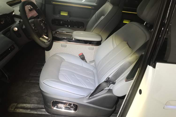 Used Zeekr MIX 2025 Intelligent Driving Version
