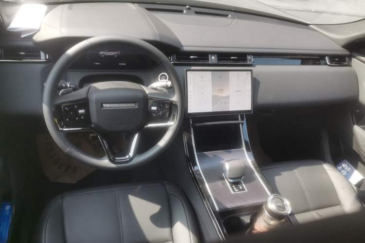 Used Land Rover Range Velar 2025 Dynamic SE Center Console
