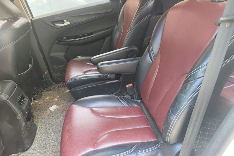 Used Baojun 730 2019 1.5L Manual Fashion Model 7-seater China VI

