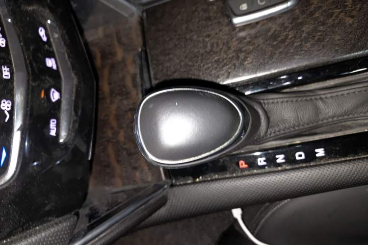 Used Cadillac XTS 2018 28T Elite Edition Gear Lever