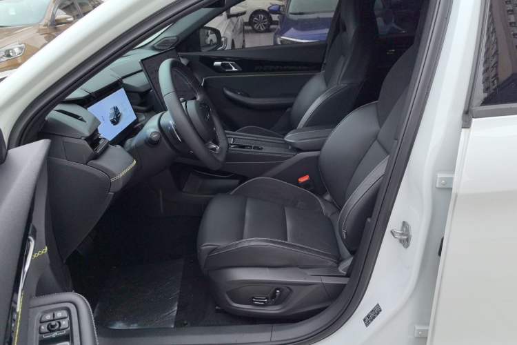 Used Lynk & Co 03 2025 1.5TD DCT Champion Edition Pro Left Front Seat