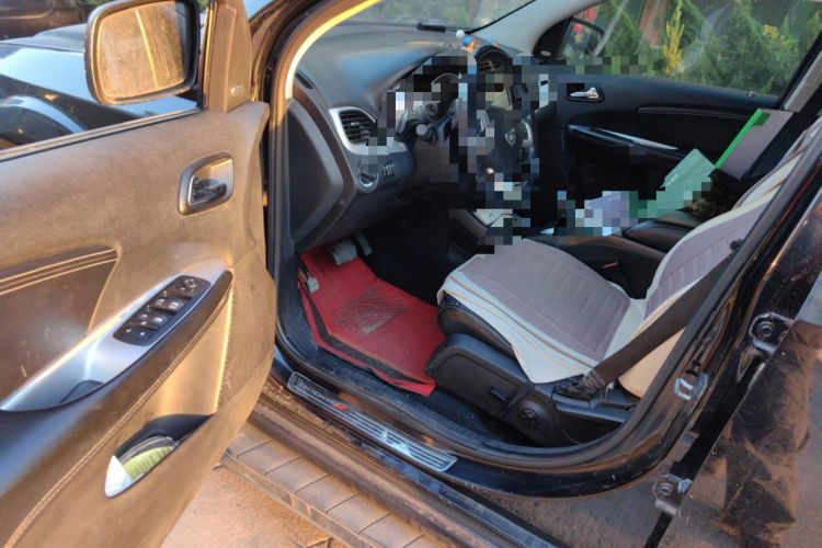 Used Dodge Journey 2013 2.4L Two-Wheel Drive Luxury Version Driver Seat