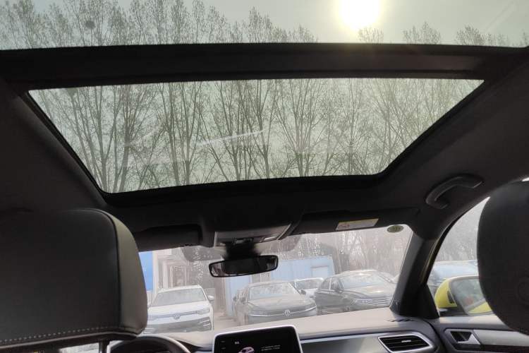 Used Volkswagen T-ROC 2023 300TSI DSG Two-Wheel Drive Starlight Edition