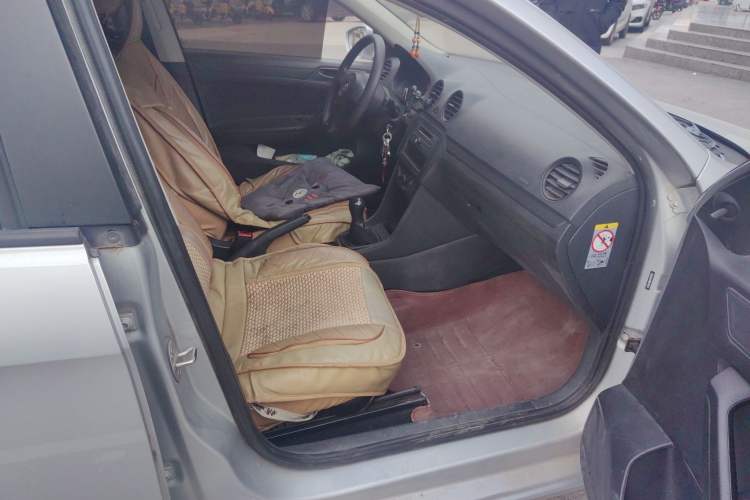 Used Volkswagen Jetta 2015 1.4L Manual Fashion Model
