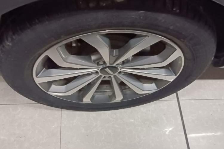 Used Wey VV6 2018 2.0T Two-Wheel-Drive Ultra-Luxury Version China V Standard
