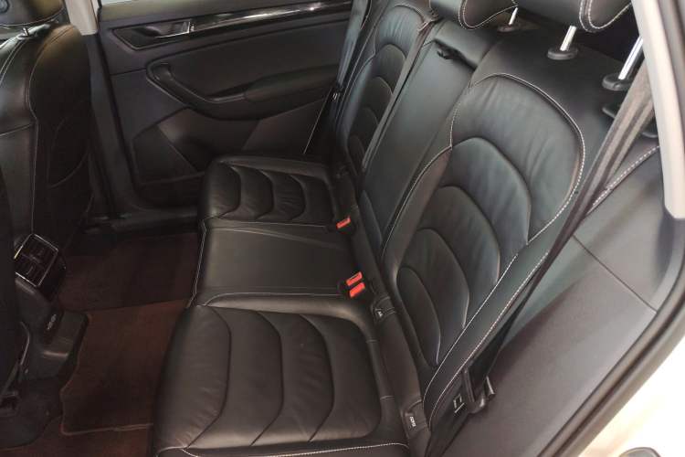 Used Skoda Kodiaq 2019 Facelifted TSI330 5-Seater Two-Wheel-Drive Luxury Enjoyment Edition China VI Standard