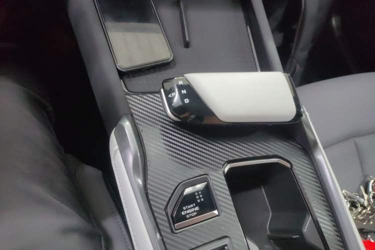 Used CHANGAN UNI-T 2023 Second-Generation 1.5T Prestige Model Gear Lever