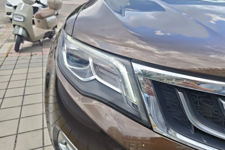 Used Geely Auto Emgrand X7 Sport 2016 1.8TD Automatic ZhiZun Version Right Front Headlight