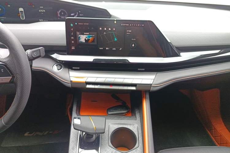 Used CHANGAN UNI-V 2022 1.5T Prestige Version Audio And AC Panel