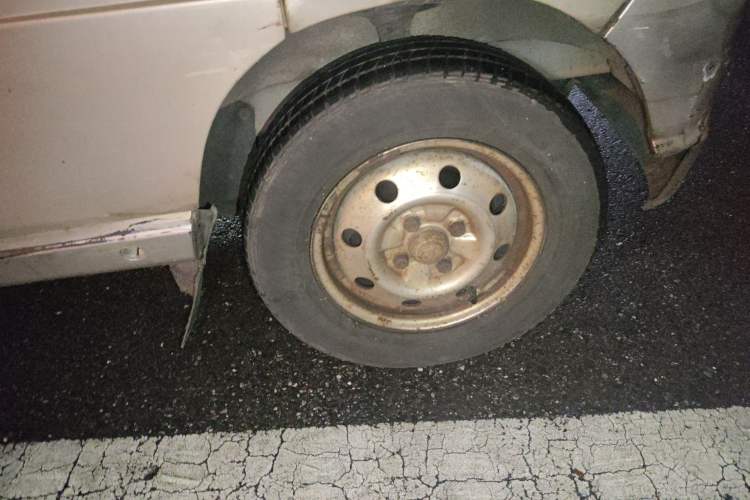 Used Wuling Zhiguang 2008 1.0L Standard Version Right Front Wheel Hub