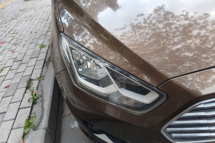 Used Ford Escort 2015 1.5L Manual Fashion Edition Right Front Headlight