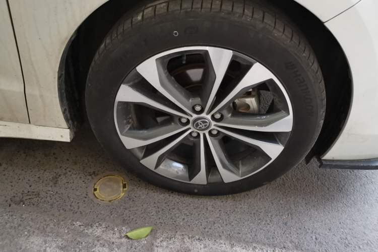 Used Toyota Granvia 2022 2.5L Hybrid Flagship Edition Right Front Wheel Hub