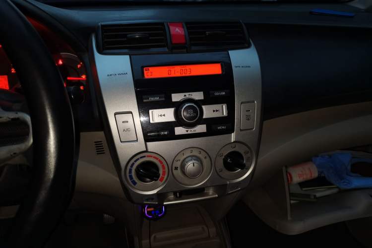 Used Honda City Classic 2008 1.5L manual Elite Edition Audio And AC Panel