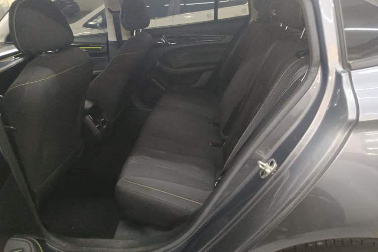 Used Roewe i5 2021 1.5L Manual Platinum Edition
