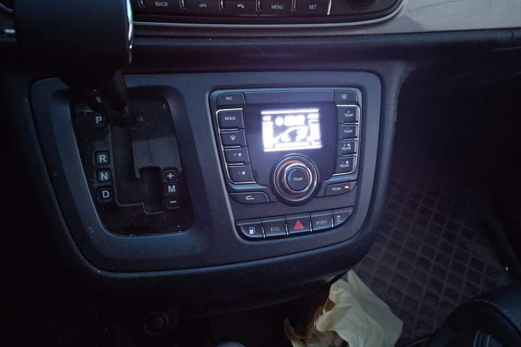 Used SAIC MAXUS G10 2019 PLUS 2.0T Automatic Elite Edition China V Standard Gear Lever