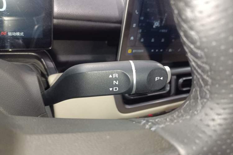 Used Wuling Bingo PLUS 2024 330 km Range Five-Seater Version Gear Lever