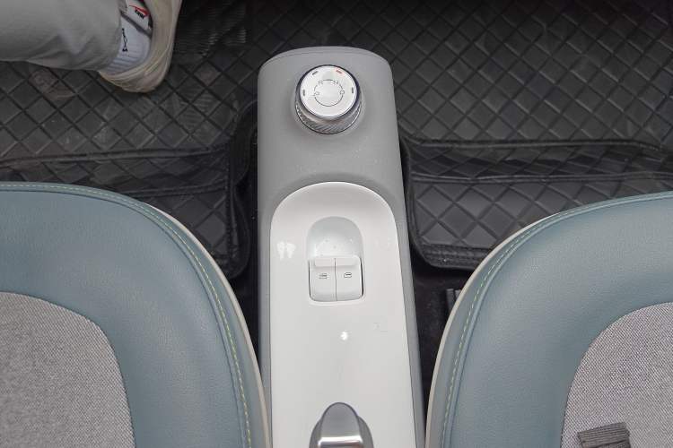 Used Wuling Hongguang MINIEV 2022 GAMEBOY 300km Enthusiast Model with Lithium Iron Phosphate Gear Lever