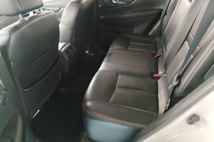 Used Nissan X-Trail 2014 2.5L CVT Leading Edition 4WD
