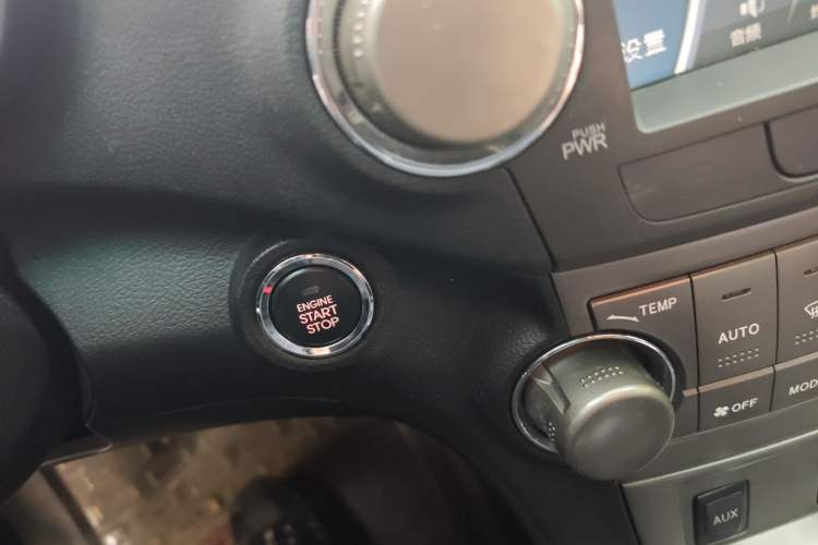 Used Toyota Highlander 2011 2.7L Two-Wheel Drive 7-Seater Luxury Navigation Edition