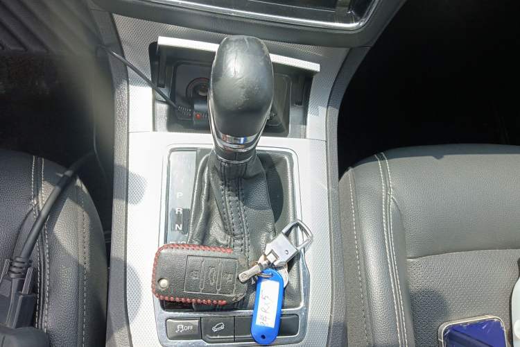 Used Roewe RX5 2019 20T Two-Wheel Drive Automatic 4G Connected Platinum Edition Gear Lever