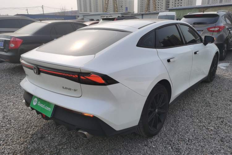 Used CHANGAN UNI-V 2023 1.5T Prestige Model
