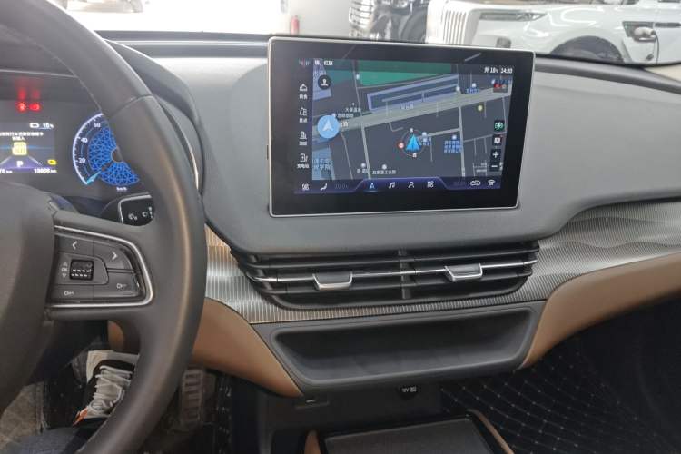 Used Hongqi E-QM5 2022 431 km Charge & Enjoy Edition Audio And AC Panel