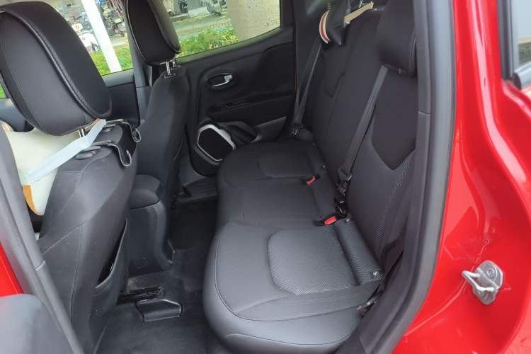 Used Jeep Renegade 2018 Connected Large Screen Version 180T Automatic High-Energy Edition
