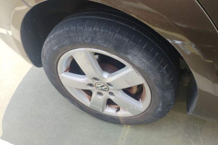 Used Volkswagen Touran 2011 1.4T DSG Zhiya Edition 5 Seats Right Rear Wheel Hub