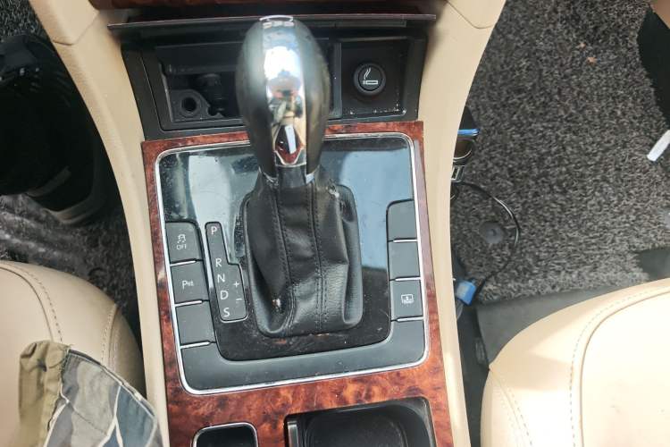 Used Volkswagen Passat 2011 2.0 TSI DSG Premium Edition Gear Lever