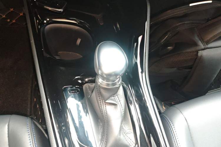 Used Toyota C-HR 2020 2.0L Luxury Edition Gear Lever