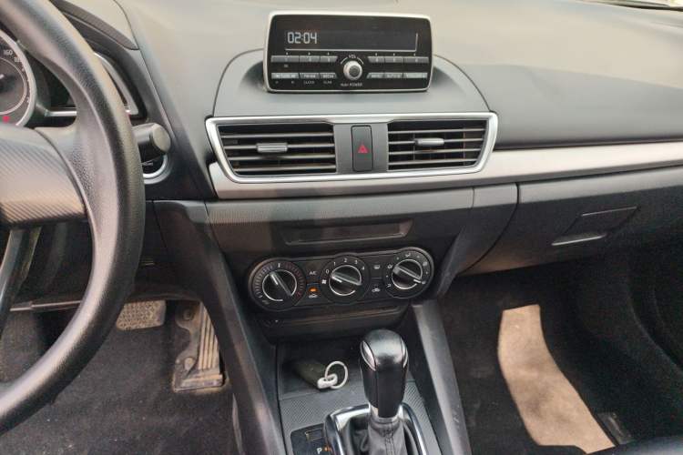 Used Mazda 3 Axela 2014 Sedan 1.5L Automatic Comfort Model