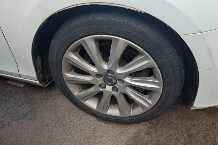Used Volvo V40 2014 2.0T Zhiya Edition Right Front Wheel Hub