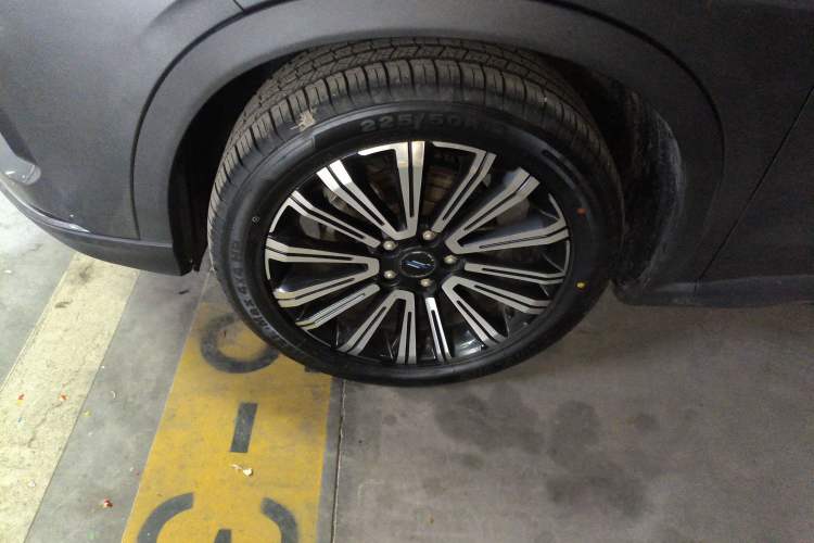 Used CHANGAN OSHAN X5 2021 1.5T DCT Prestige Edition Left Front Wheel Hub