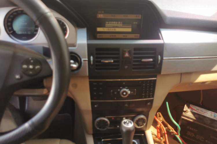 Used Mercedes-Benz GLK-Class 2008 GLK 300 4MATIC Luxury Model Audio And AC Panel