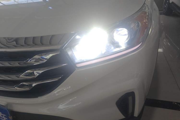 Used GAC Trumpchi GS4 2018 200T G-DCT Two-Wheel Drive Elite Edition Left Front Headlight