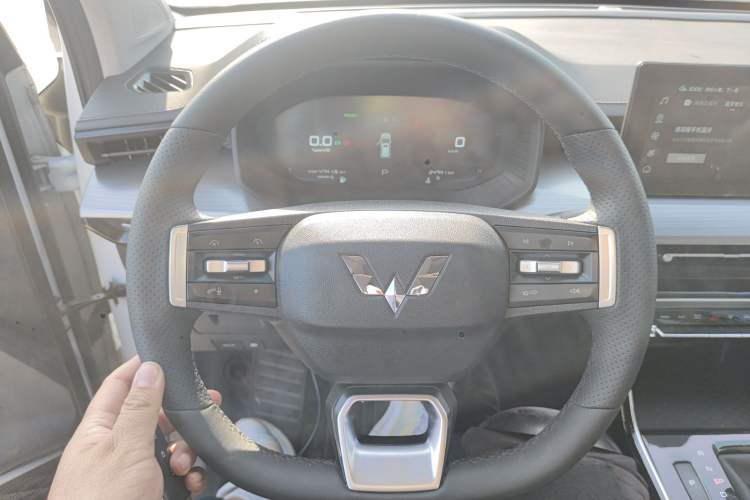 Used Wuling Asta 2022 2.0L DHT Electric-Speed Version