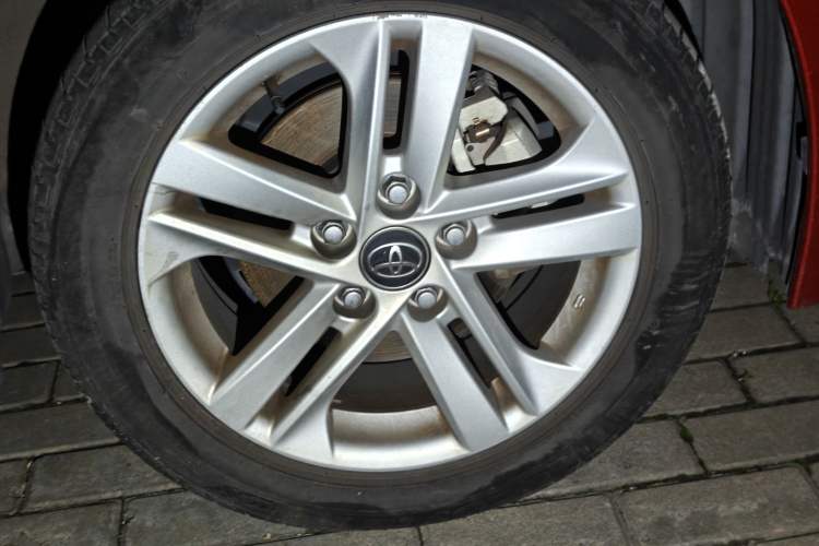 Used Toyota Levin 2021 185T CVT Luxury Edition Right Front Wheel Hub