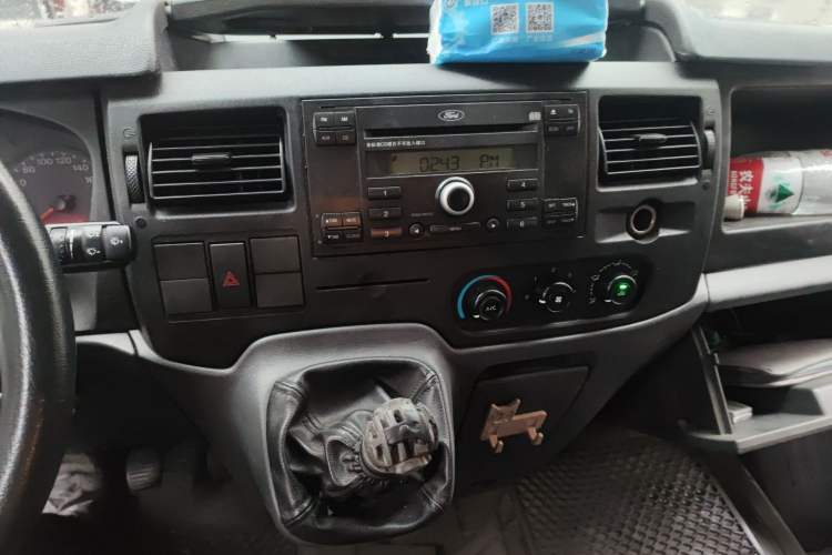 Used Ford Transit Custom 2013 2.4T Diesel Luxury Version Short Wheelbase Mid-Height China III Standard
