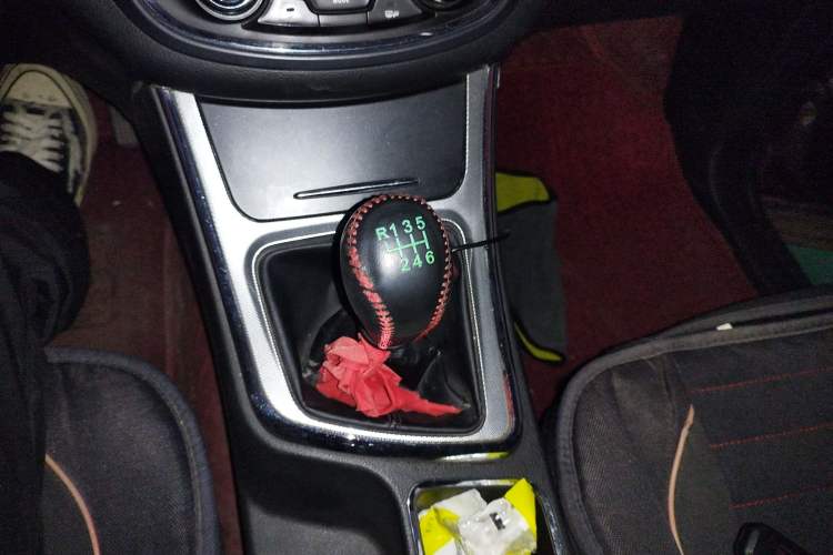 Used Baojun 560 2016 1.5T Manual Luxury Model Gear Lever