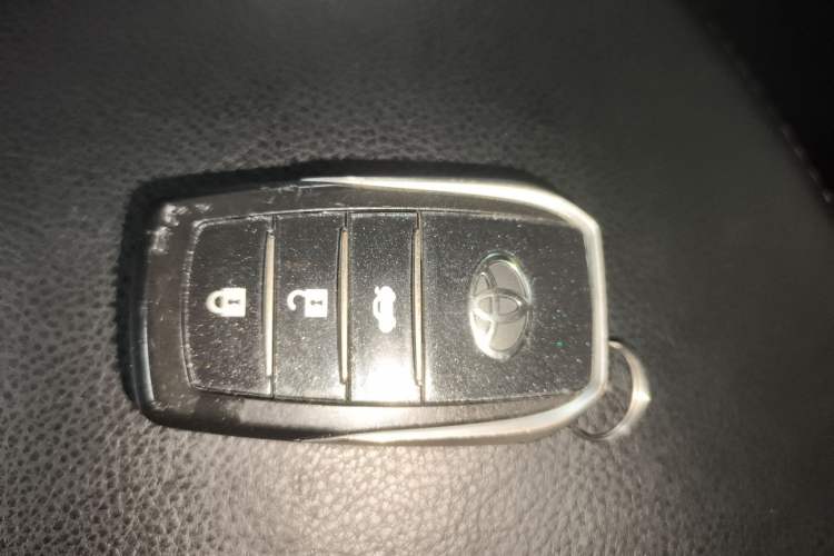 Used Toyota Reiz 2013 2.5V Elite Edition Vehicle Key