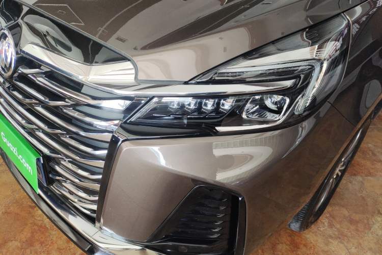 Used Buick GL8 2023 Facelifted Land Cruiser Executive Luxury Version Left Front Headlight