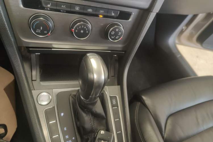 Used Volkswagen Golf 2014 1.4TSI Automatic Luxury Model
