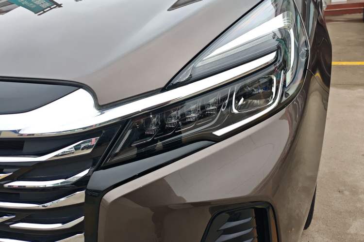 Used Buick GL8 2023 Land Executive Class 652T Luxury Model Left Front Headlight