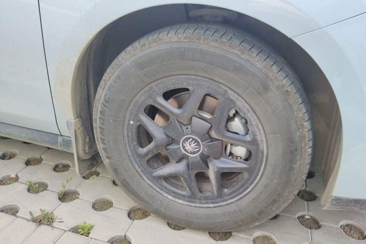 Used BYD Qin PLUS 2025 DM-i Smart Drive 55KM Leading Model Right Front Wheel Hub