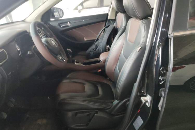 Used Dongfeng Fengon 580 2016 1.5T Manual Luxury Edition Left Front Seat